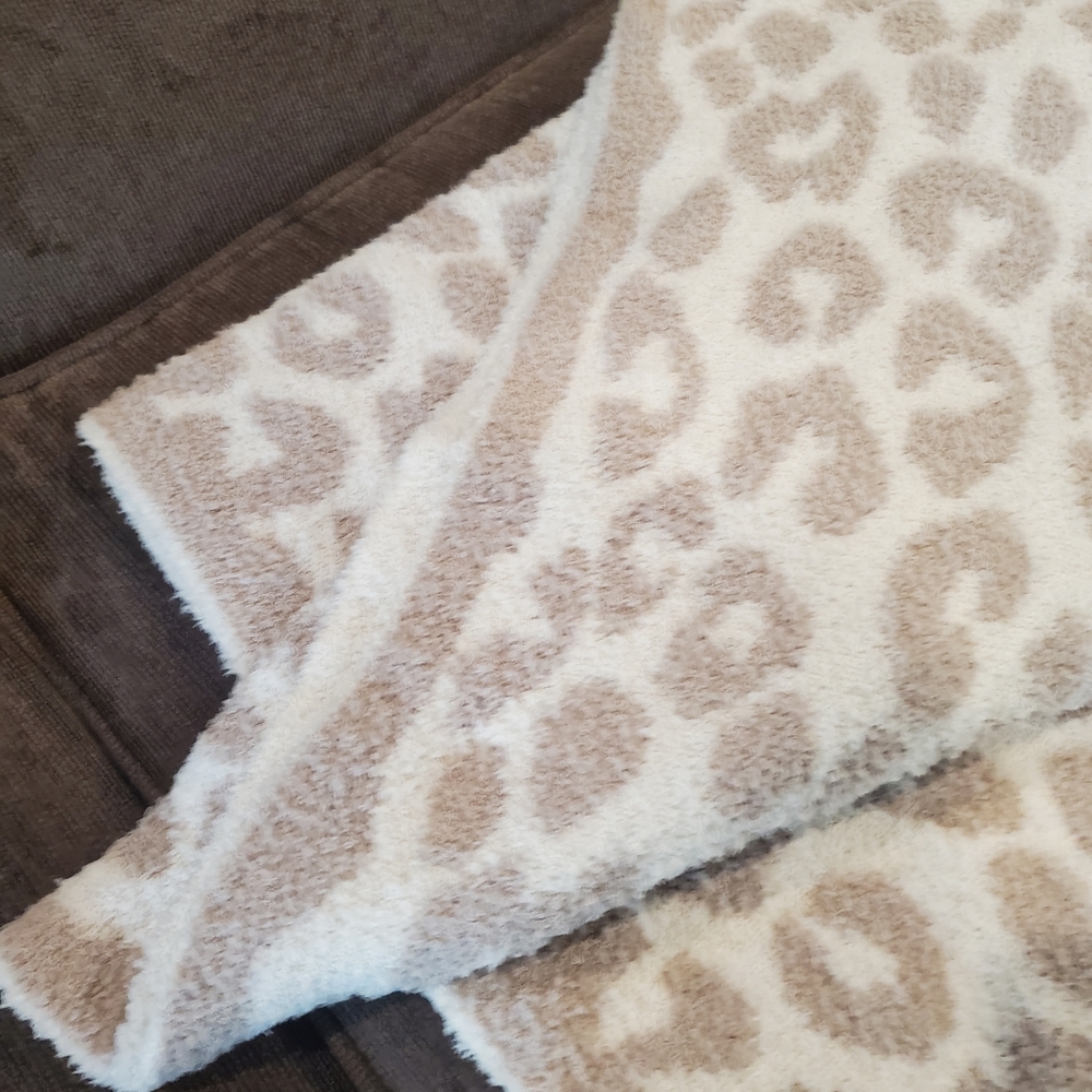 Gorgeous Leopard Print Throw-NWT - Picture 2 of 3